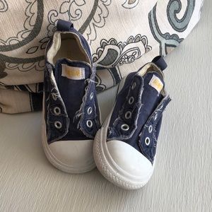 Toddler Converse Sneakers • 7